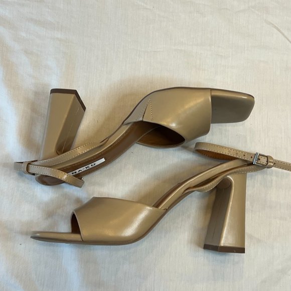 NA - KDFlared Heel Ankle Strap Sandals - Picture 4 of 5